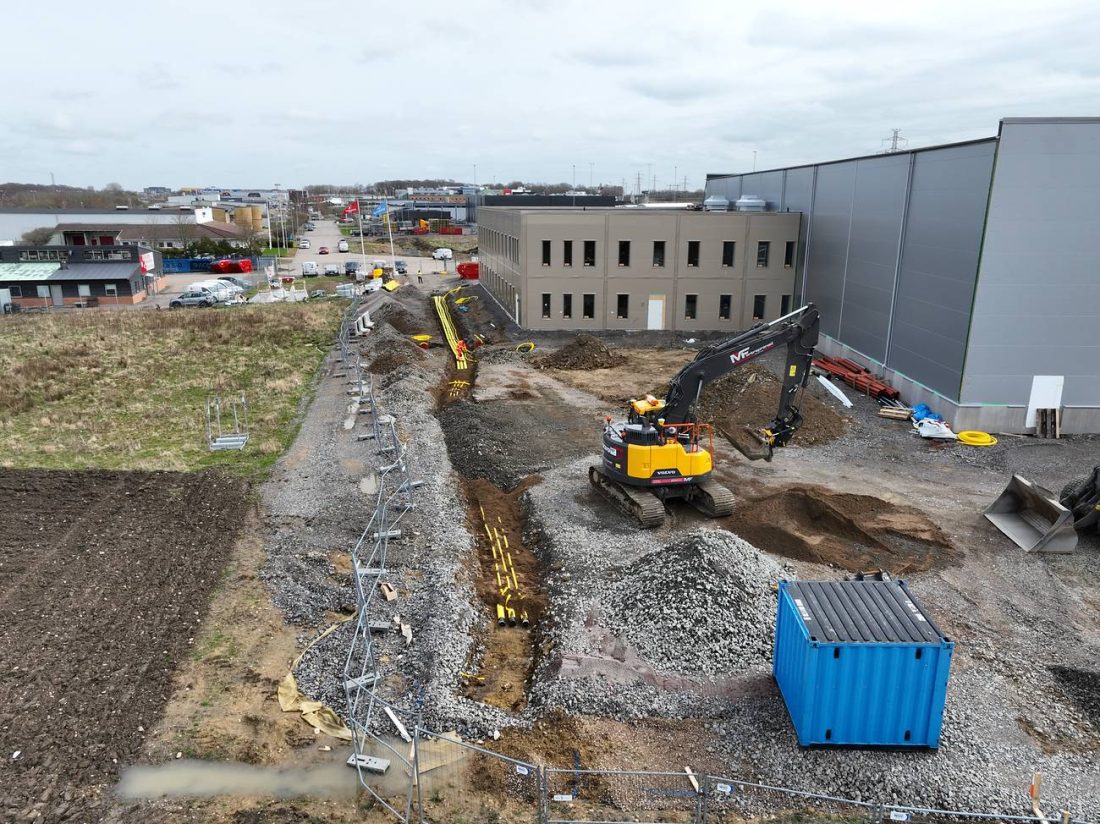Översikt över kabelschakt på industriområde
