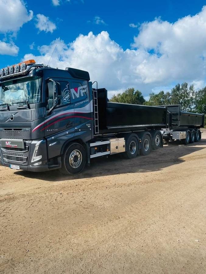 Volvo FH med tippflak och släp