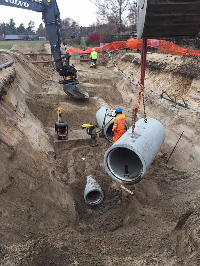 Nedläggning av betongrör i schakt